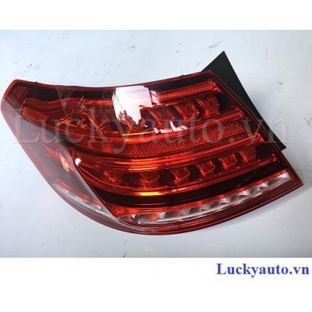 Đèn hậu miếng ngoài xe Mercedes E200 đời 2015_ 2129060703